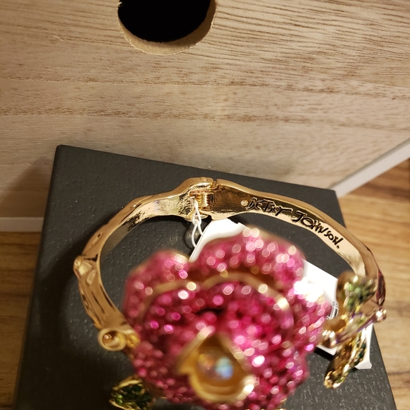 Betsey Johnson Bracelet - Picture 5 of 16